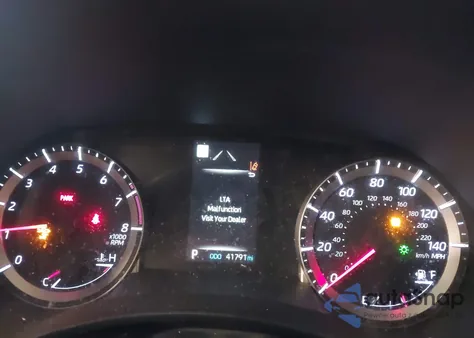 2022 Toyota Highlander Le z USA, uszkodzony, nr VIN 5TDBZRBH8NS591253